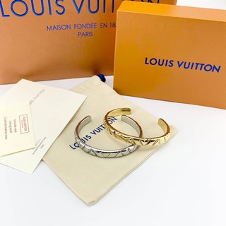 LOUIS VUITTON LV VOLT MULTI BRACELET กำไลข้อมือวง จากแบรนด์หลุยส์วิตตอง ลาย V LOGO เครื่องประดับ แฟชั่น