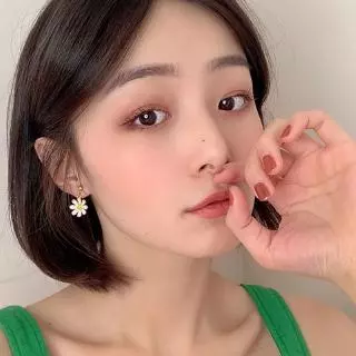 ต่างหู จี้ดอกเดซี่น่ารัก สไตล์เกาหลี ต่างหูแฟชั่นสำหรับผู้หญิง 1 คู่