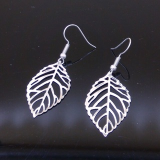 ต่างหูยาวรูปใบไม้น่ารัก พร้อมส่ง!