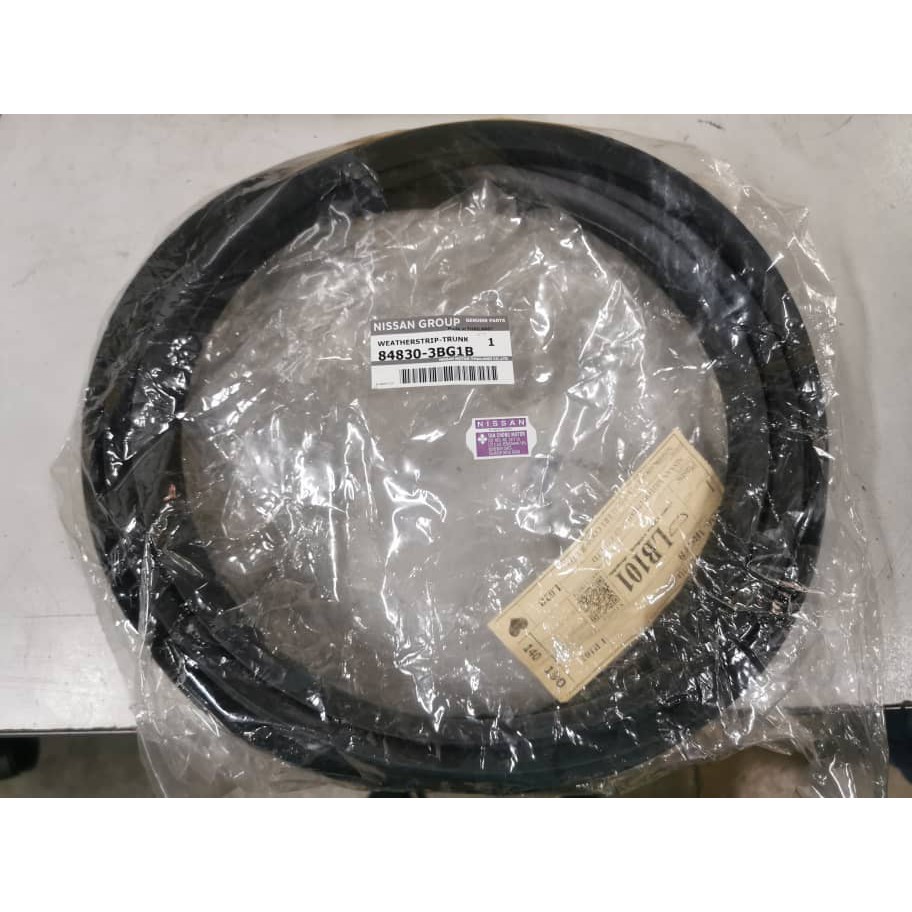 **NISSAN ALMERA REAR BONNET RUBBER / BELAKANG GETAH N17L 2013~2019 NS84830-3BG1B