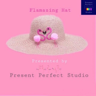 Flamazing Hat หมวกสานปีกกว้างลายนกฟลามิงโก้ ประดับด้วยปอมๆสีชมพู