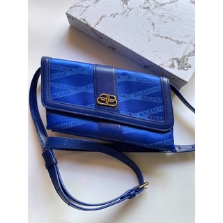 🦋สินค้าพร้อมส่ง🦋 ปล่อยเทๆๆ🔥🔥  New🍥 BALENCIAGA Wallet On Strap 💙  สะพาย Crossbody ได้ สายถอดออกได้ถือเป็น Clutch เก๋ๆ