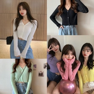 ✅ส่งไว✅สต็อกไทย เสื้อครอป คอวี แขนยาว ผ้าไหมพรม มีกระดุมหน้า สีพื้น มี 6 สี แฟชั่น