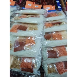 ก๋วยเตี๋ยวพวง ครบเครื่องพร้อมทาน 1พวงมี 5 ห่อ