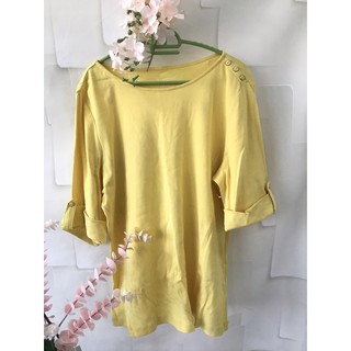 เสื้อยืดแขนธนูสามส่วน
