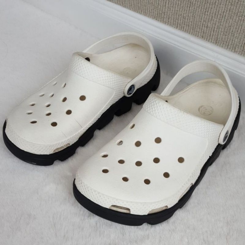 รองเท้ามือสอง Crocs (Size 39.5 / 25.5 Cm. M7/W9)