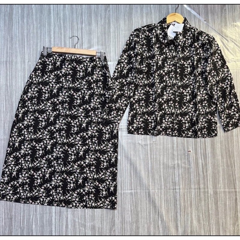 ชุดเซ็ท เสื้อ+กระโปรง ZARA ลายดอกไม้ ผ้าเนื้อบางเบาใส่สบาย ไม่ยับง่าย มีมา 2 สี 2 ลาย พร้อมส่ง
