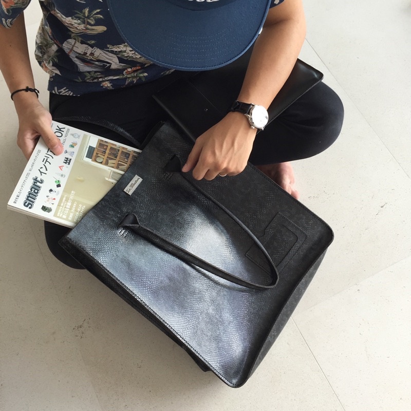 [มือสอง] กระเป๋า Tote Bag DR. MARTENS