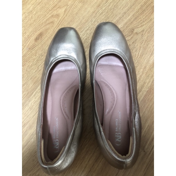 O&B มือสองสภาพใหม่ ใส่2 ครั้งค่ะ oandb Audrey Balance สี Champagne 42 จากราคาเต็ม 3,490 บาท