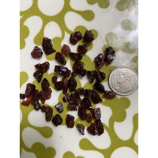 (A) พลอยดิบแท้ โรโดไลท์ การ์เน็ต(Rhodolite Garnet)พลอยธรรมชาติ 100% น้ำหนัก 92.00 กะรัต