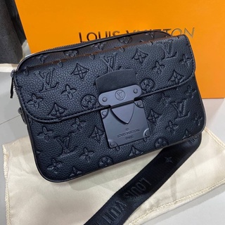 LOUIS VUITTON S LOCK MESSENGER BAG TAURILLON MONOGRAM IN BLACK กระเป๋าแมสเซนเจอร์ สะพายข้างครอสบอดี้ แบรนด์หลุยส์วิตตอง