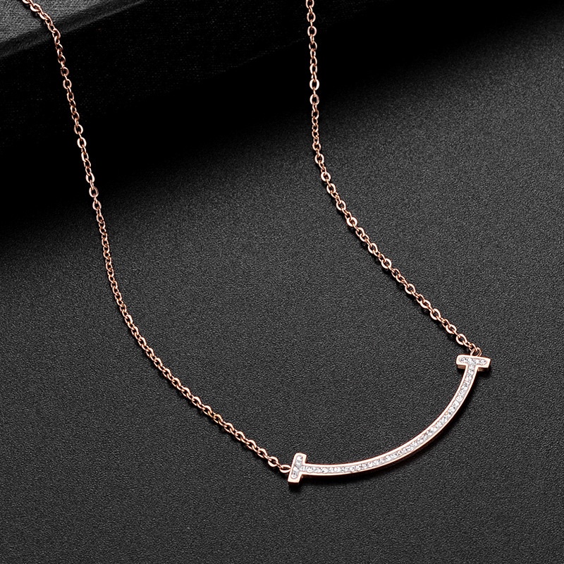 สร้อยคอโซ่ เหล็กไทเทเนียม 18k จี้รูปหน้ายิ้ม สีโรสโกลด์ หรูหรา เครื่องประดับ สําหรับผู้หญิง