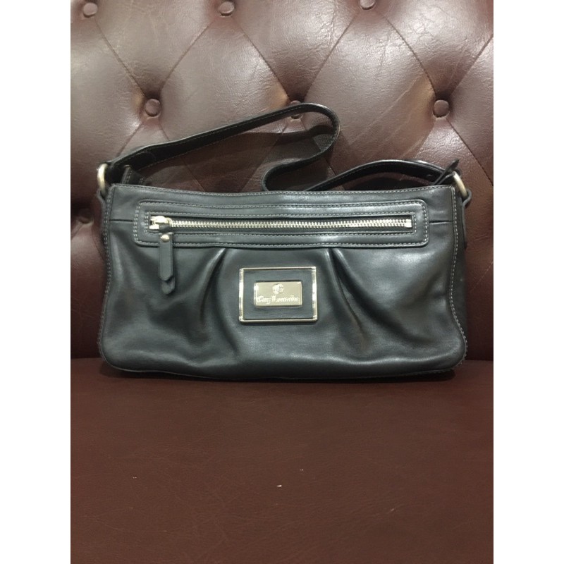 Guy laroche กระเป๋าสะพายข้าง