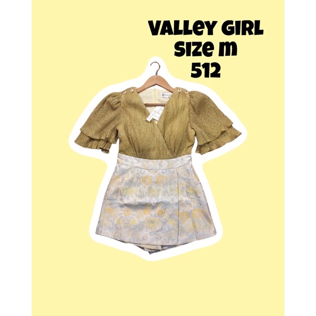 จั๊มกระโปรงกางเกง สีทองช่วงอกผ้าวิ้ง กระโปรงกางเกงผ้าทอ ใส่แล้วสวยเวอร์ มือ 1 ป้าย valley girl size m