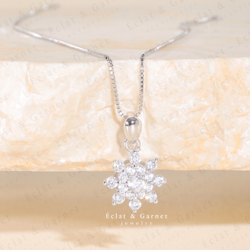 Éclat & Garnet - S925 PETITE SNOWFLAKES NECKLACE CCE Original 925 สร้อยคอเงินอุปกรณ์เสริมสําหรับผู้ห