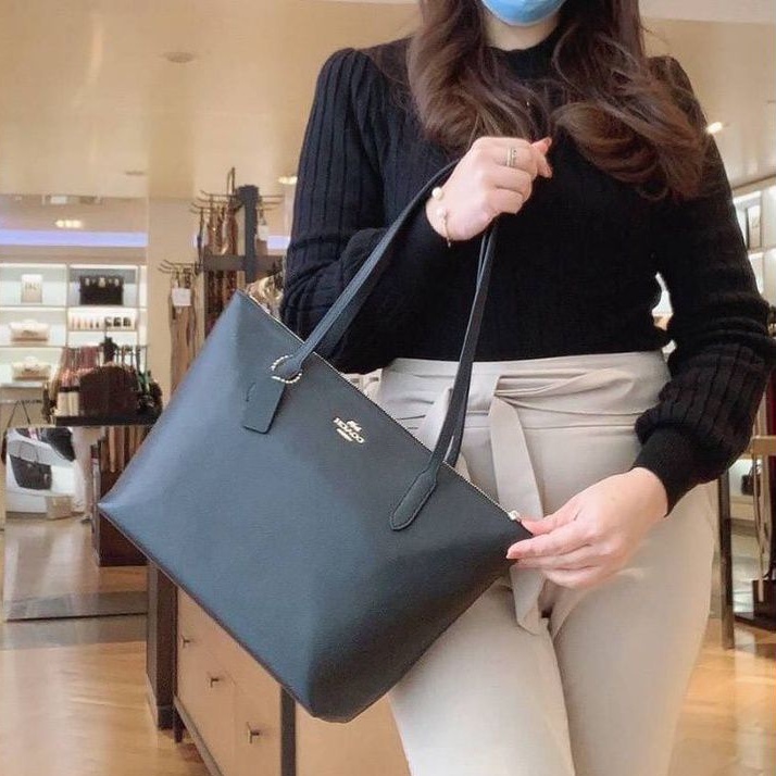 AD🎀 (สด-ผ่อน) กระเป๋าสะพาย สีดำ มีซิป 4454 ZIP TOP TOTE Crossgrain leather