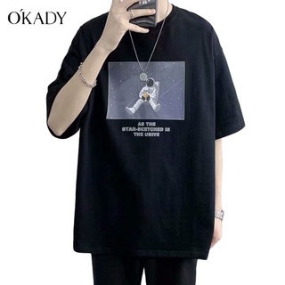 OKADY เสือผ้าผู้ชาย เสื้อยืดแขนสั้นพิมพ์ลายฤดูร้อนหลวมและเอนกประสงค์ เสื้อผ้าถูก เสื้อยืดผู้ชาย