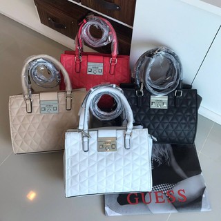 GUESS HANDBAG กระเป๋าถือหรือสะพายรุ่นยอดนิยม วัสดุ Saffiano PU