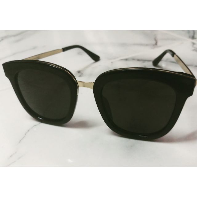 มือ 2 แว่นตากันแดด รุ่น Gentel monster