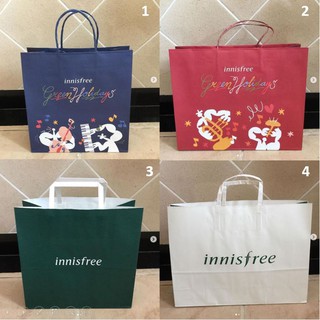 ถุงกระดาษ แบรนด์ Innisfree สภาพใหม่ ของแท้ ลาย Christmas และลายปกติ ทั้งใบใหญ่ และใบกลาง จาก shop ที่ central ทุกใบ