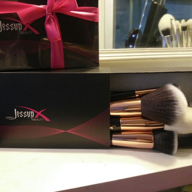 แปรงแต่งหน้า Jessup