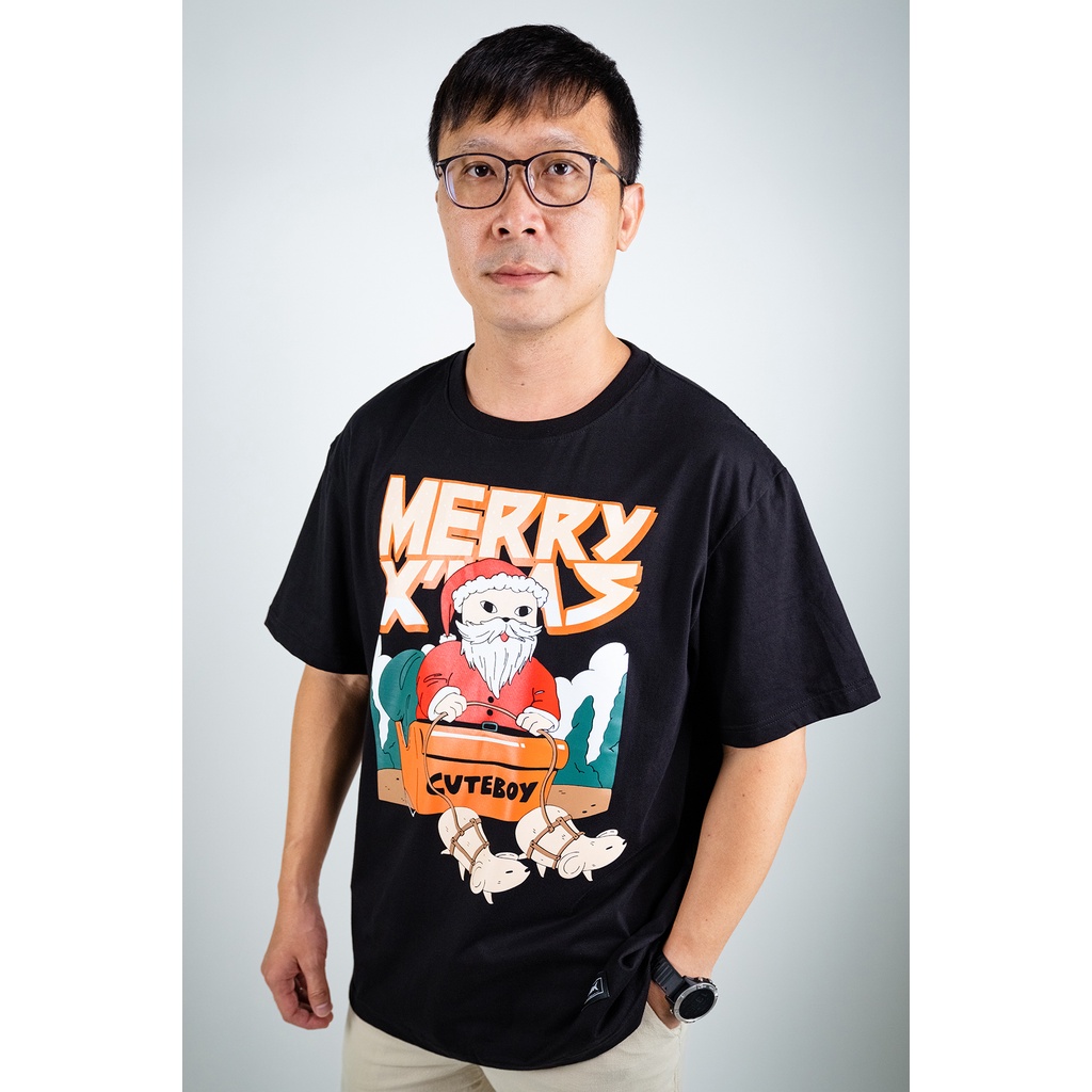 • CuteBoy Shop • Santa is Coming to Town • เสื้อยืด Premium Cotton 100% ลาย Santa is Cominggggggggg 