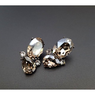 EC9202💎Cluster Earrings
▪️Swarovski Elements

Earrings size : 3 cm.