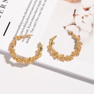 ต่างหูระย้า ต่างหูสีทอง รูปตัว C ลายดอกไม้ ( C-shaped earrings fashion - temperament flower earrings ) กว้าง 4.5 cm