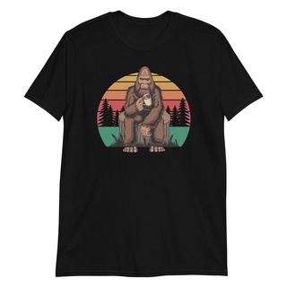 เสื้อยืด พิมพ์ลาย Bigfoo Bigfoot Relaxing Coffee สไตล์เรโทรS-5XL