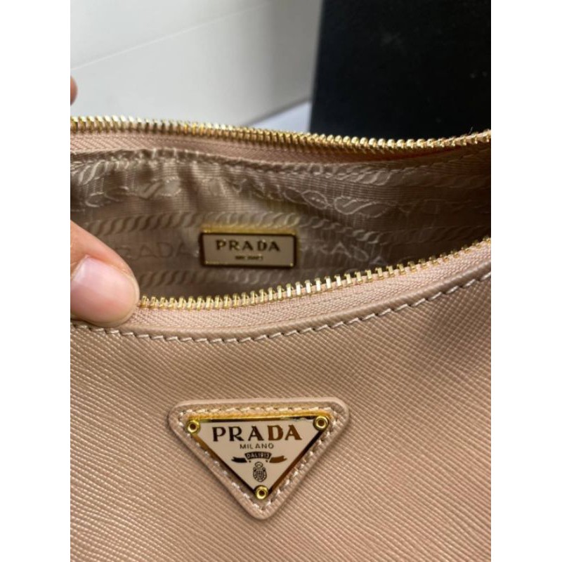 กระเป๋า​สะพาย​ข้าง​ prada​ ทรงพอช | Shopee Thailand