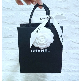 ถุงแบรนด์เนม CHANEL ไซส์เล็กขนาด 5.5 นิ้ว สีดำพร้อมริบบิ้นCHANEL+ดอกคามิเลีย ครบเซ็ท ของแท้💯%จากเคาน์เตอร์ไทยค่ะ