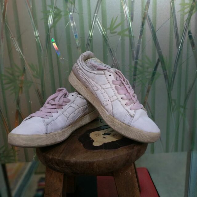 รองเท้าผ้าใบ asics มือสอง