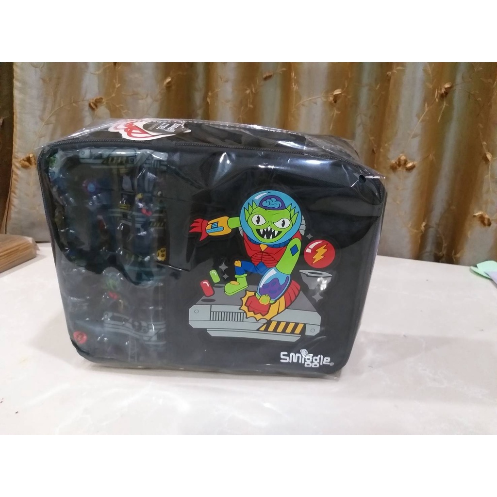 Smiggle กระเป๋าใส่กล่องข้าว Lunch Box ลายเท่ห์ๆ