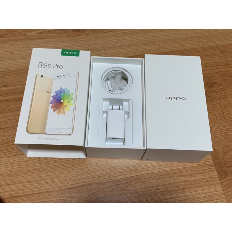 กล่องพร้อมชุดสายชาร์จ OPPO R9s Pro new