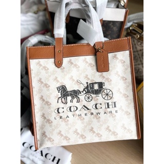 งานSHOP NEW Coach Field Tote With Horse And Carriage Print And Carriage Badge  สีขาว