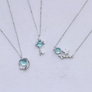 สร้อยคอกาแลกซี่สีฟ้าใส • Silver Sky Galaxy Necklacs