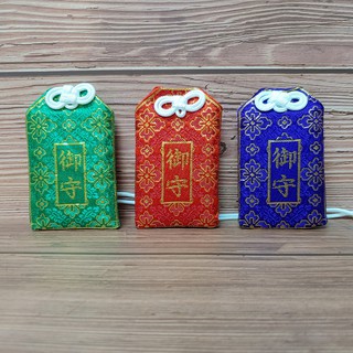 โอมาโมริ เครื่องรางคุ้มครอง (สีแดง, สีม่วง, สีเขียว) นำเข้าจากญี่ปุ่น [พร้อมส่ง]