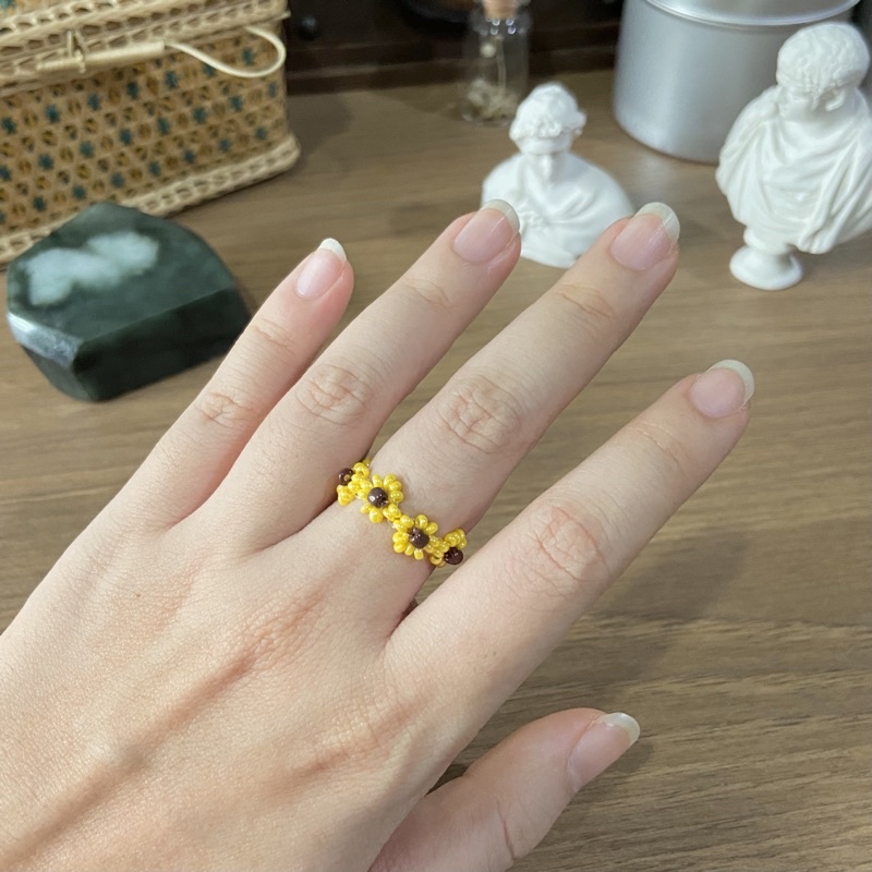 แหวนลูกปัด ดอกทานตะวัน สีเหลือง แหวนดอกไม้ น่ารักมากๆ Cute Yellow Sunflower Bead Rings
