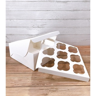 กล่องคัพเค้ก 9 ชิ้น 2778 ขาวล้วนพร้อมฐานกว้าง 6.5 ซม แพค 10 …