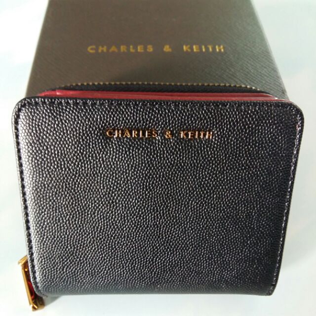 กระเป๋าเงิน charles & Keith