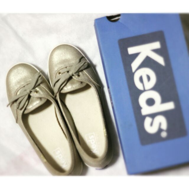 รองเท้าผู้หญิง Keds มือสอง สภาพดี สีทอง รุ่น Teacup Met Canavs Gold ไซส์36