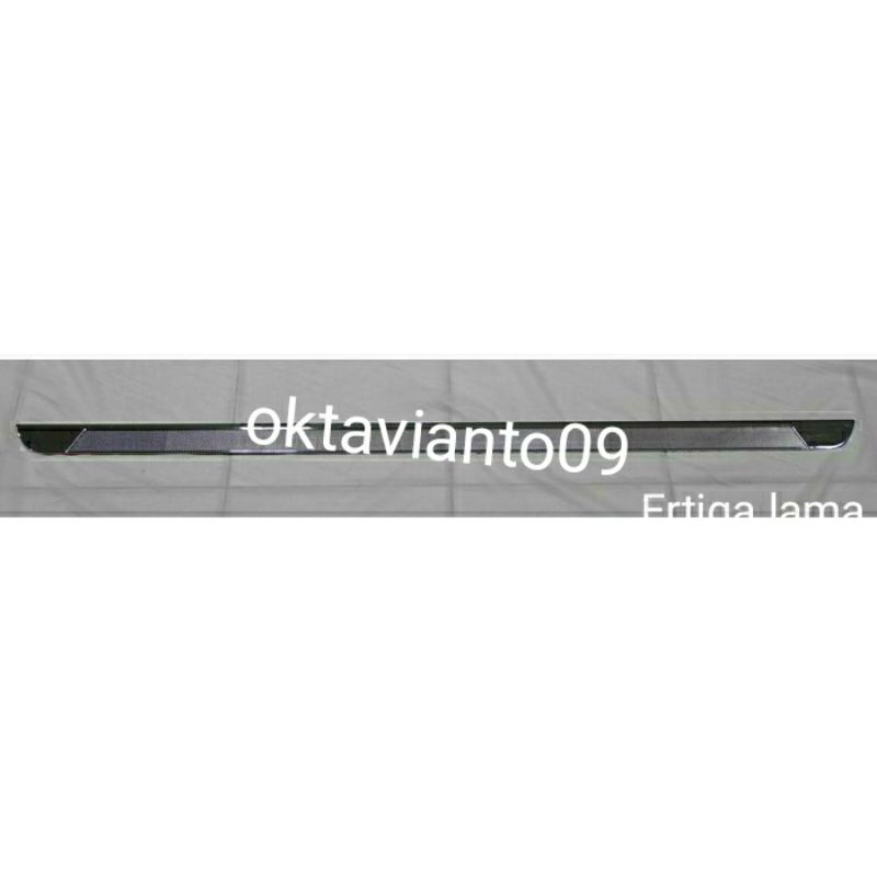 รายการประตูหลัง Ertiga 2011-2016 Chrome