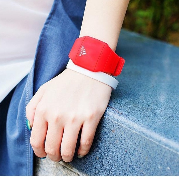 LED นาฬิกาข้อมือกีฬานักเรียนอิเล็กทรอนิกส์เพื่อการพักผ่อนหย่อนใจ