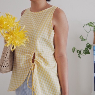 เสื้อกล้ามลายสก๊อตเหลืองเปิดข้าง Kiko tanktop yellow gingham cotton