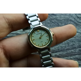 นาฬิกา Vintage มือสองญี่ปุ่น lucianno fonerisระบบSOLAR ผู้หญิง ทรงกลม กรอบเงิน หน้าทอง หน้าปัด 32mm