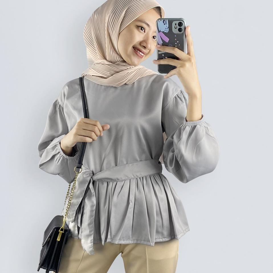 ส่งทันที VIERA SATIN BLOUSE