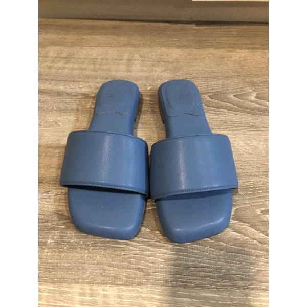 รองเท้าสีฟ้าpuff shoe