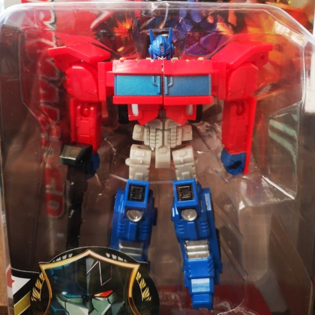 หุ่นยนต์แปลงร่างเป็นรถ​ออฟติมัส Transformer​ optimus​ prime