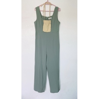 jumpsuit  ขายาว งานแฟชั่น สีเขียว มีกระเป๋าคาดเอว มือ2 เหมาะกับสาว size s,m