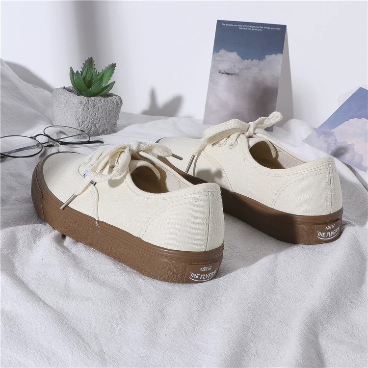 "พร้อมส่ง" [size:35-44]  รองเท้าผ้าใบสีครีมพื้นน้ำตาล แนวสตรีท วินเทจ